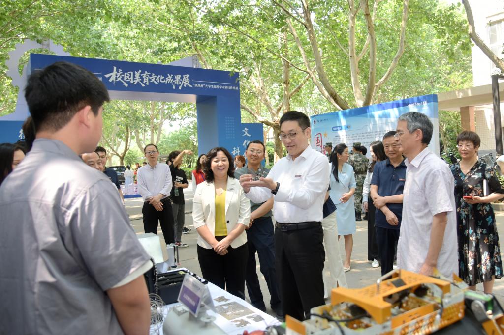 河南职业技术学院举办“文化铸魂 科技赋能”校园美育文化成果暨“挑战杯”大学生课外学术科技作品展