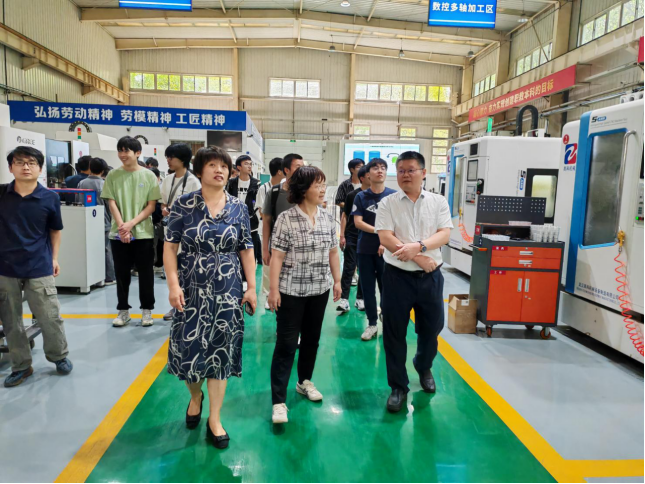 清华大学师生来校开展“豫见新机”社会实践交流