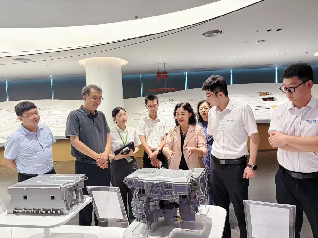 校长夏新颜带队赴汇川联合动力洽谈校企合作