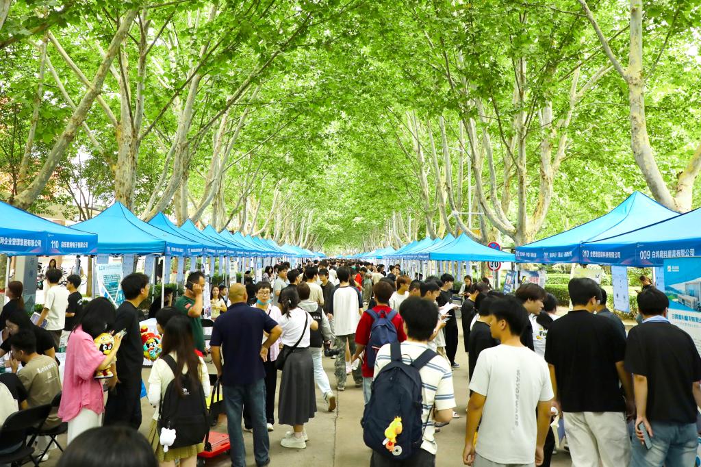 河南职院举办2026届毕业生夏季双选会