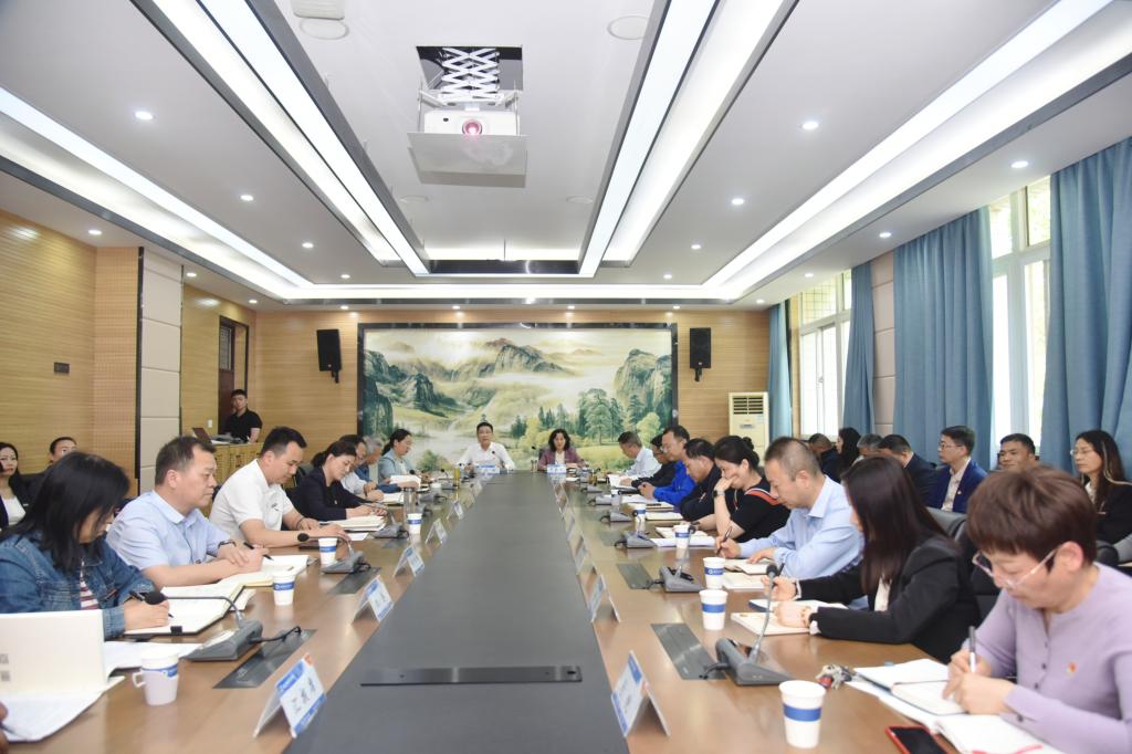 河南职院召开党委理论学习中心组（扩大）学习会