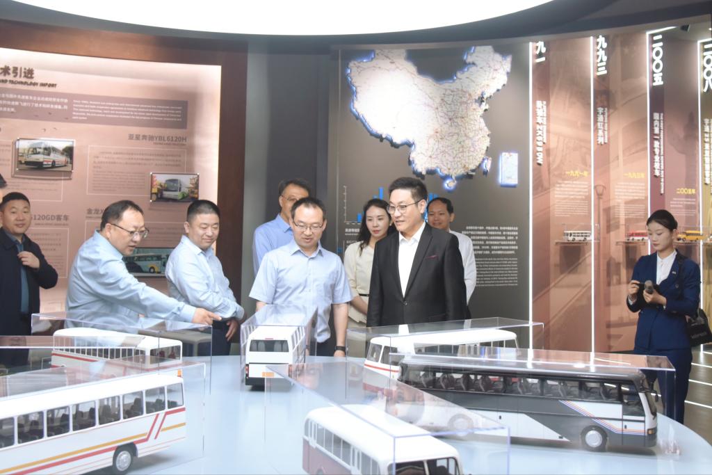 校党委书记厉励带队赴郑州宇通集团有限公司开展访企拓岗