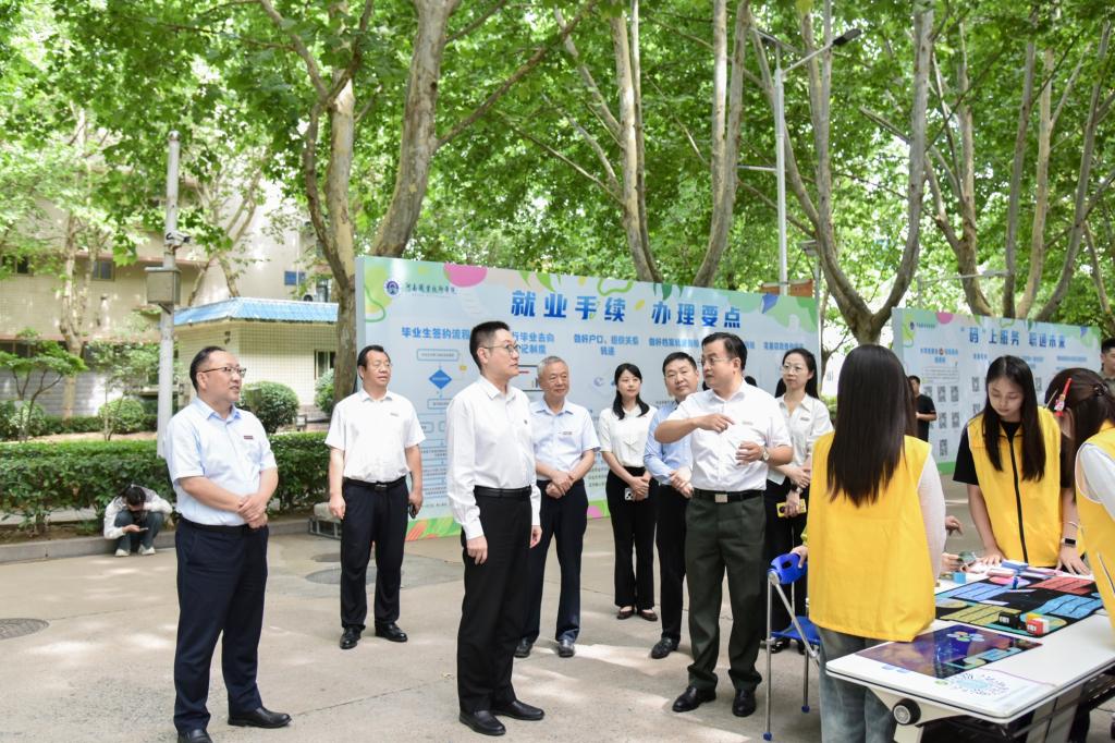 河南职院举办“就业政策、职业发展”宣传月集中展示活动