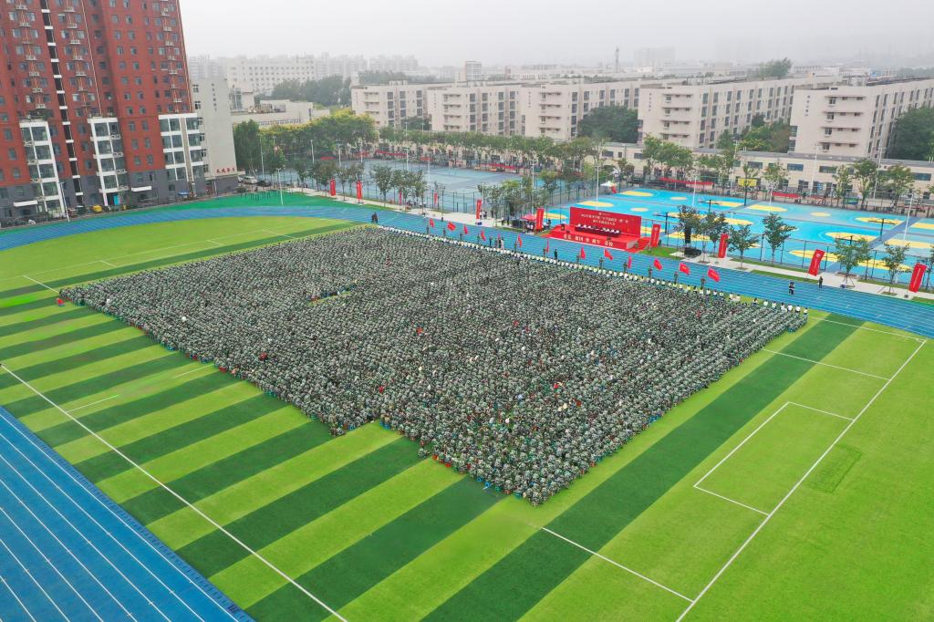 河南职院举行2025年秋季学期“开学思政第一课”暨新生军训动员大会