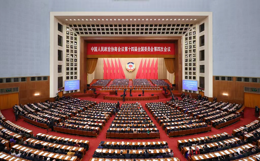 河南职院师生热切关注全国两会，热议政府工作报告