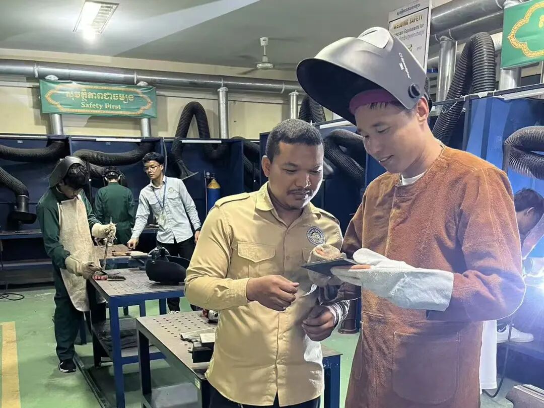 王亚强：“50天”与“2700公里”，一位高校老师的“跨国教学记”