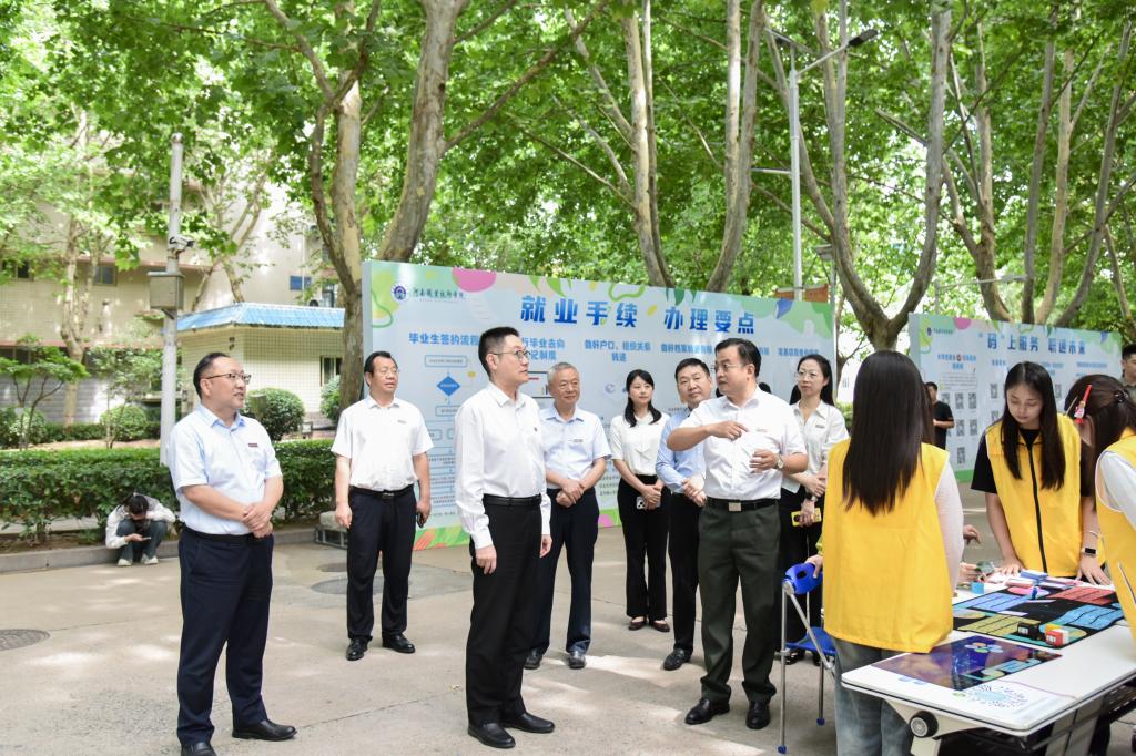 河南职院举办“就业政策、职业发展”宣传月集中展示活动