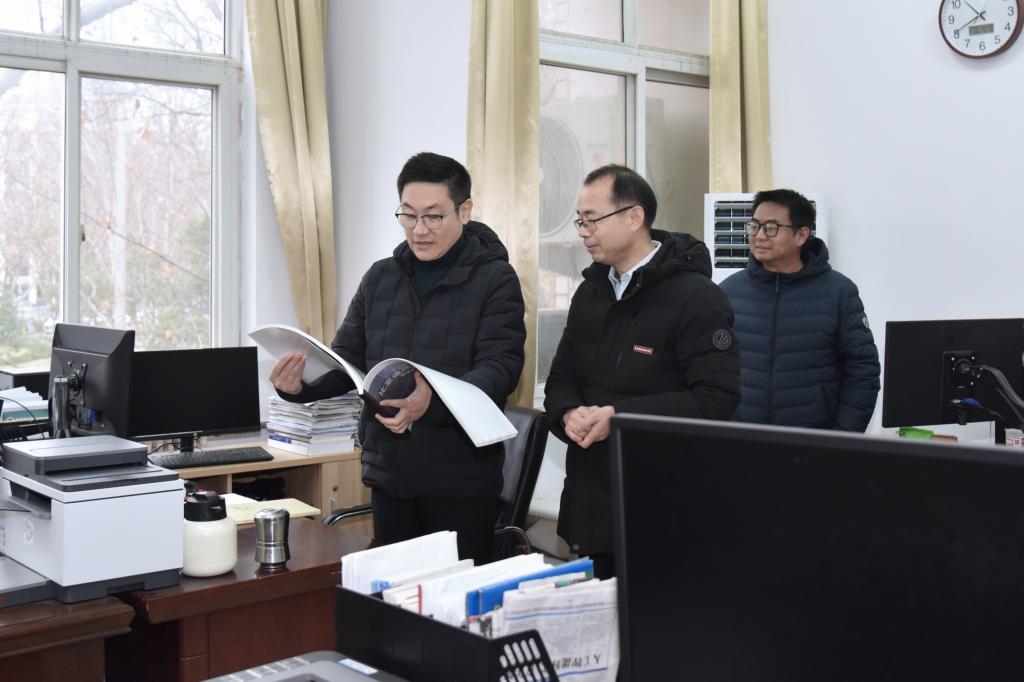 校党委书记厉励看望慰问党外代表人士